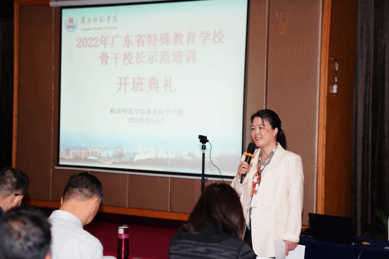 石梦良副教授开班典礼致辞(陈启源摄).png 石梦良副教授开班典礼致辞(陈启源摄).png