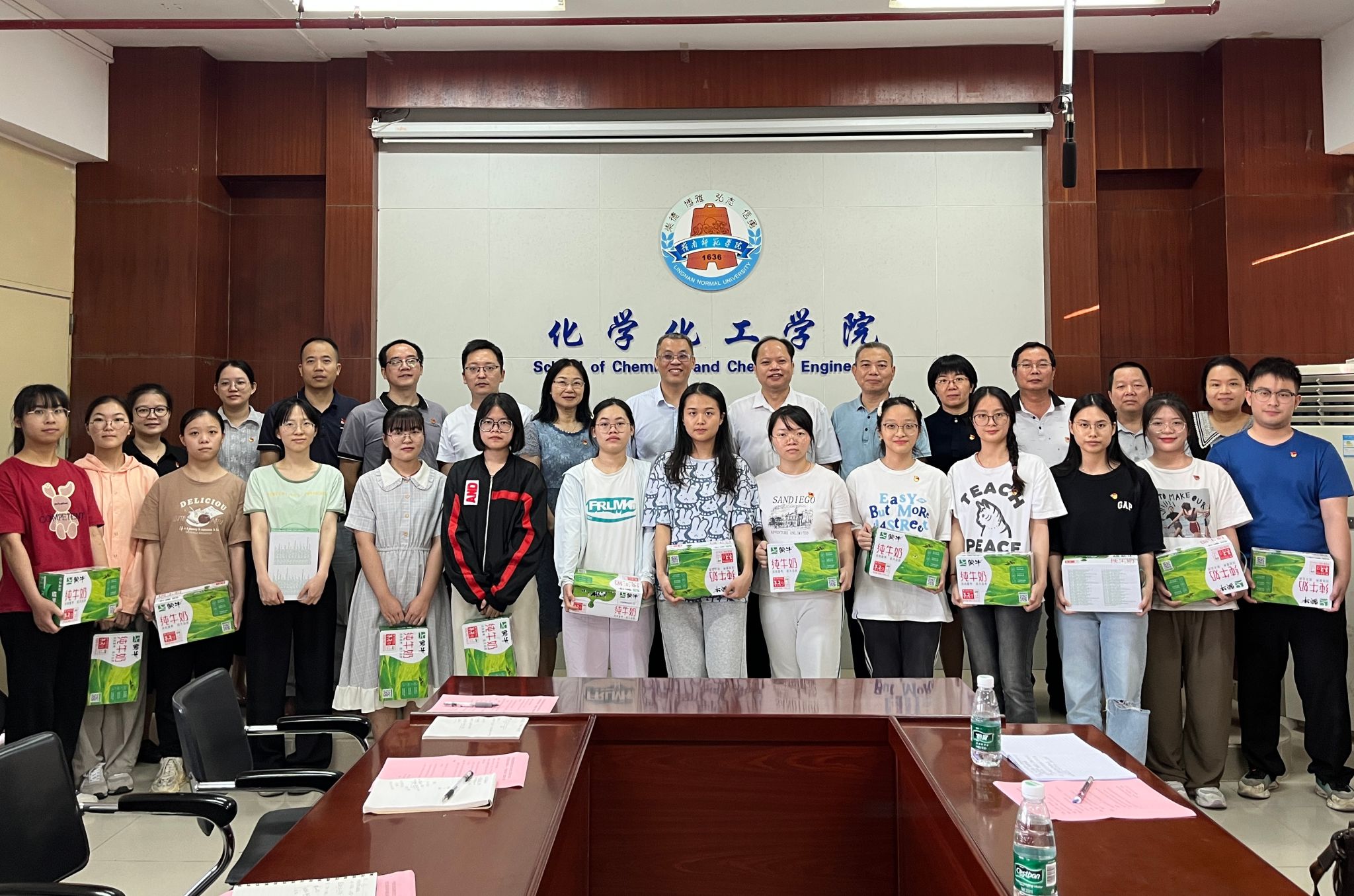 合影.jpg 合影.jpg