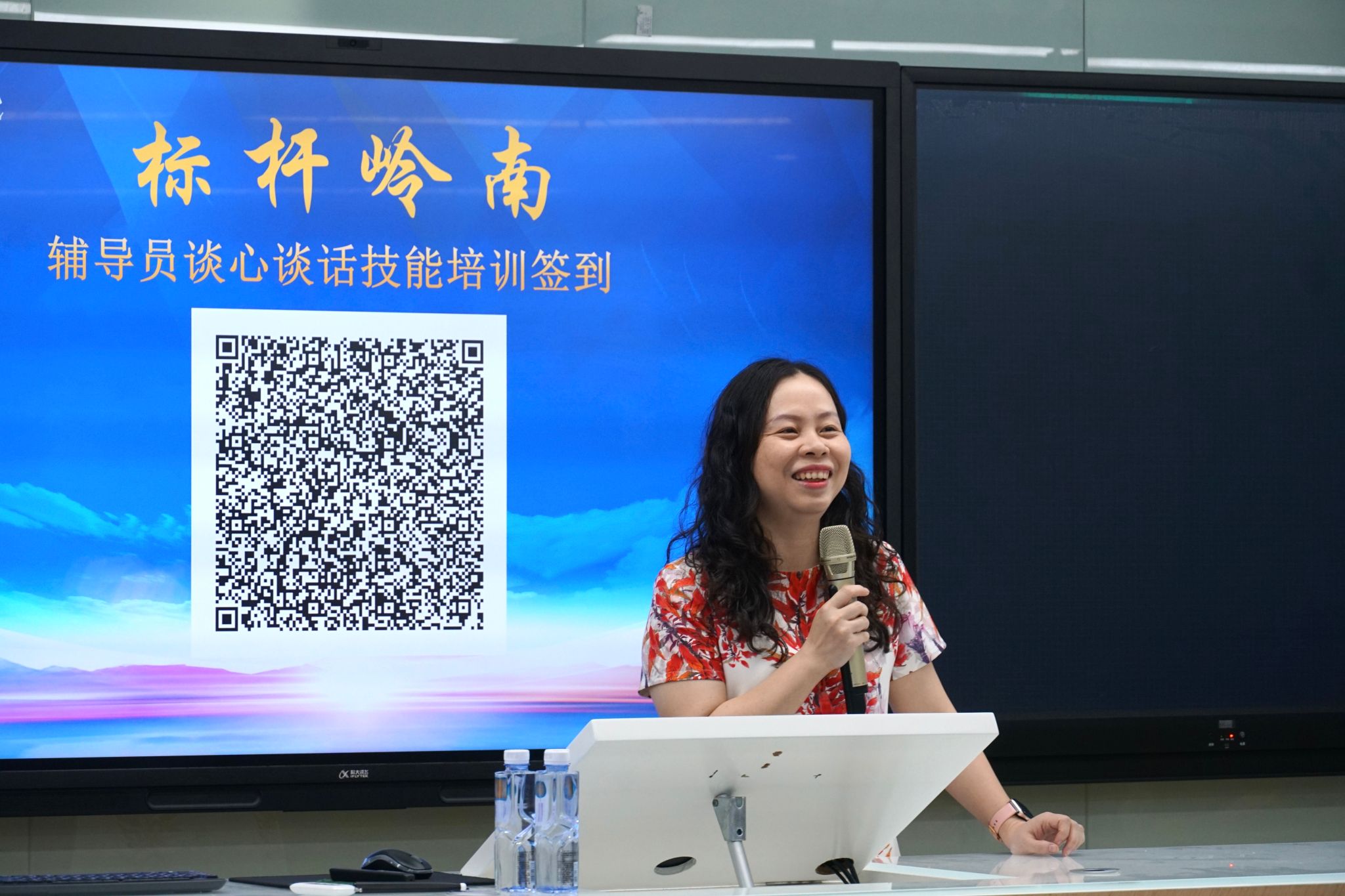 李春霞副处长.jpg 李春霞副处长.jpg