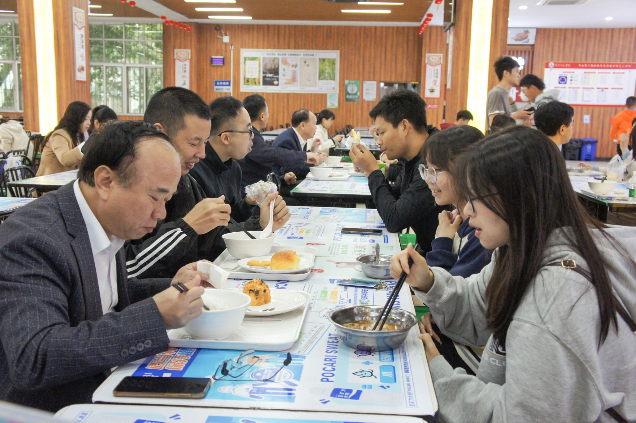 陈香媚摄领导陪餐 (11)选.jpg 陈香媚摄领导陪餐 (11)选.jpg