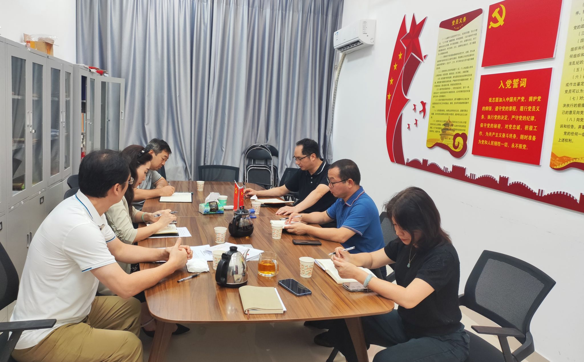 美院党委理论学习中心组举行第五次集中学习.jpg 美院党委理论学习中心组举行第五次集中学习.jpg