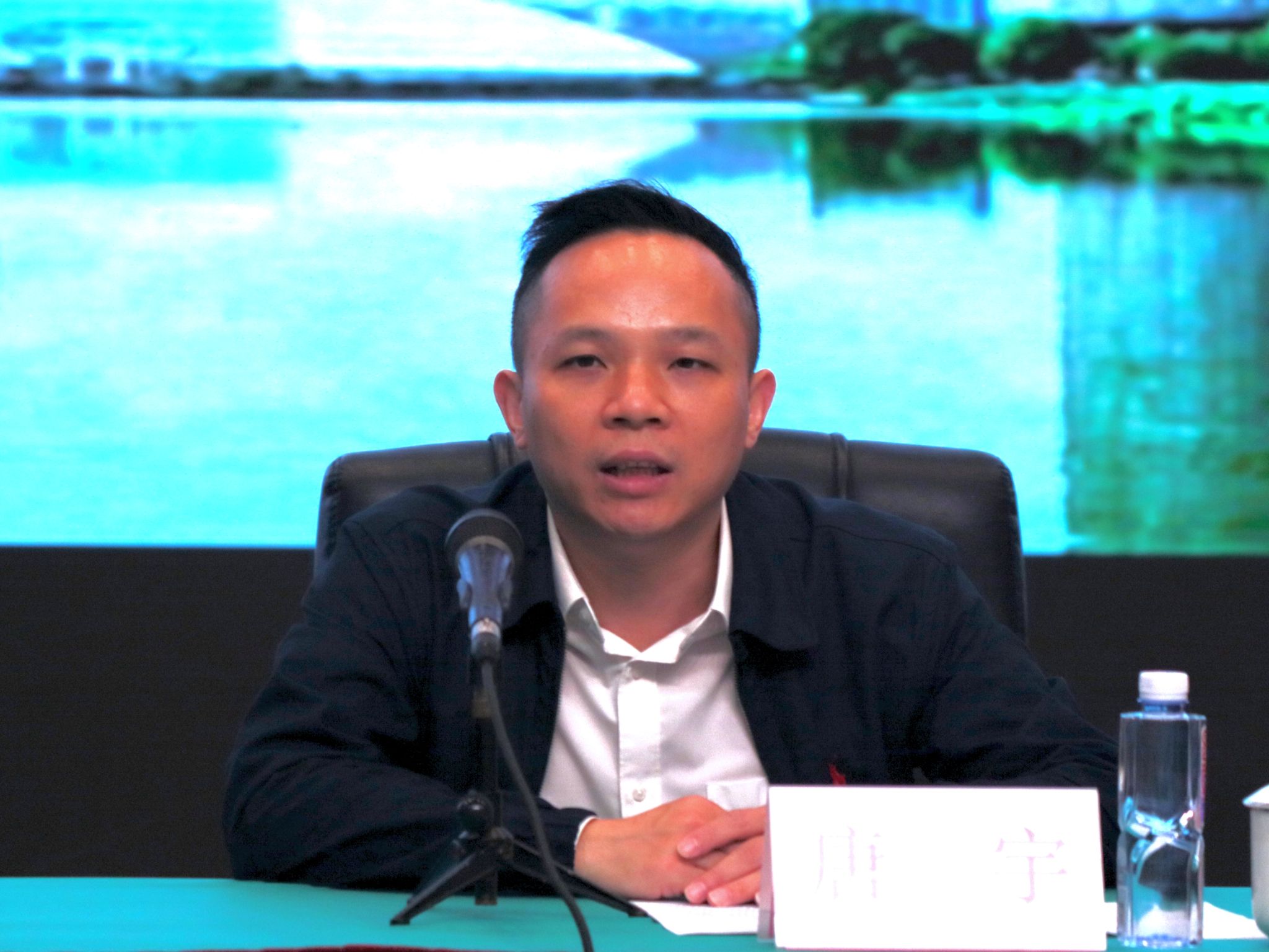 岭南师院副校长唐宇主持.jpg