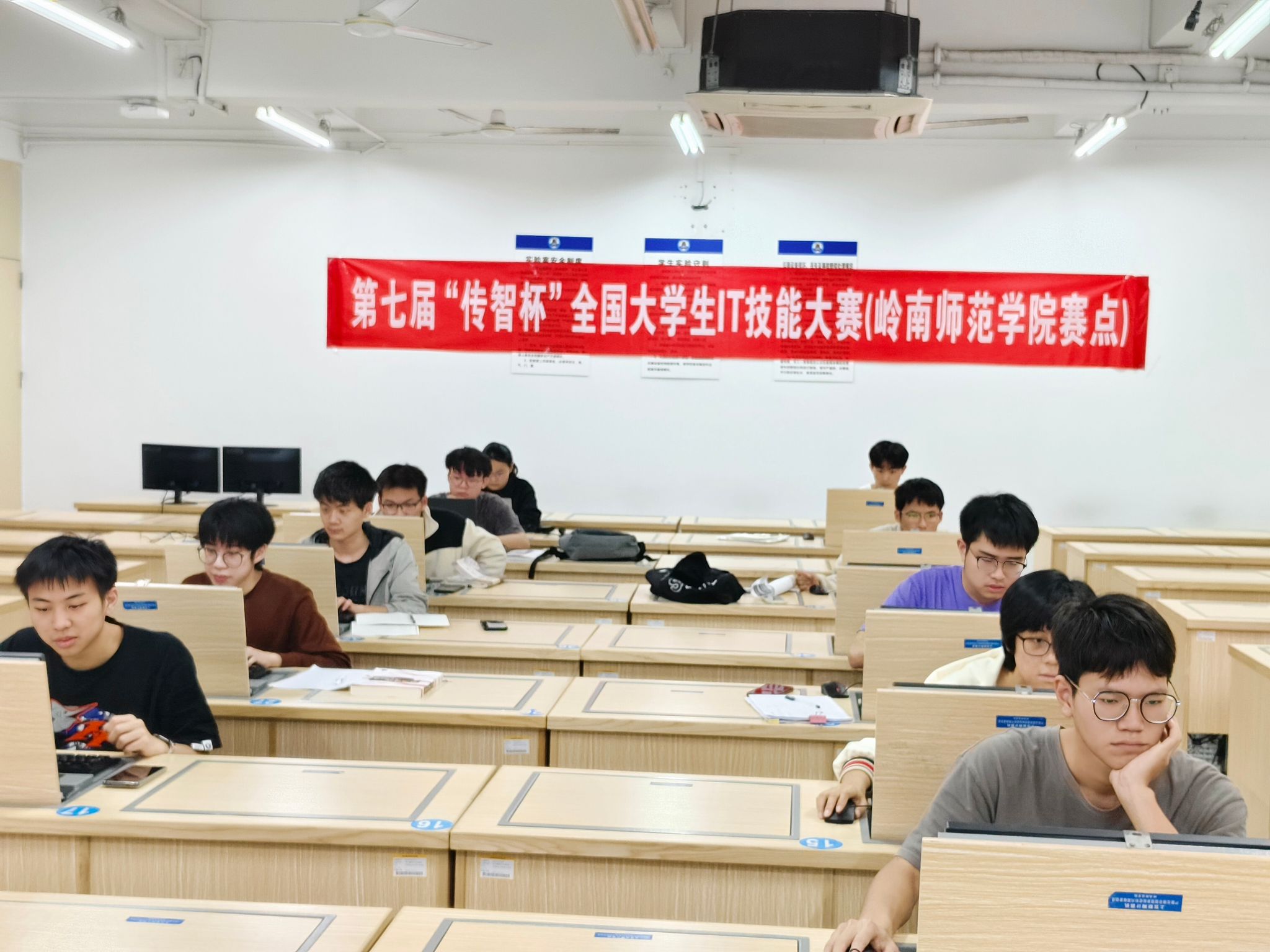 比赛现场.jpg 比赛现场.jpg