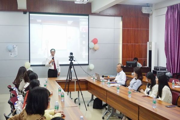 吴永怡老师致词(曾浪平摄).jpg 吴永怡老师致词(曾浪平摄).jpg