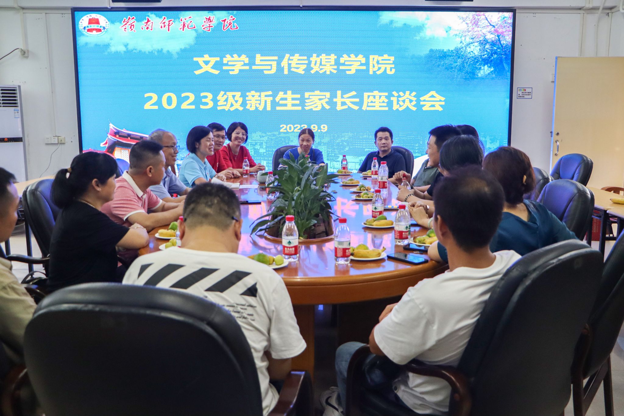 座谈会现场(朱洁妍 摄).jpg 座谈会现场(朱洁妍 摄).jpg
