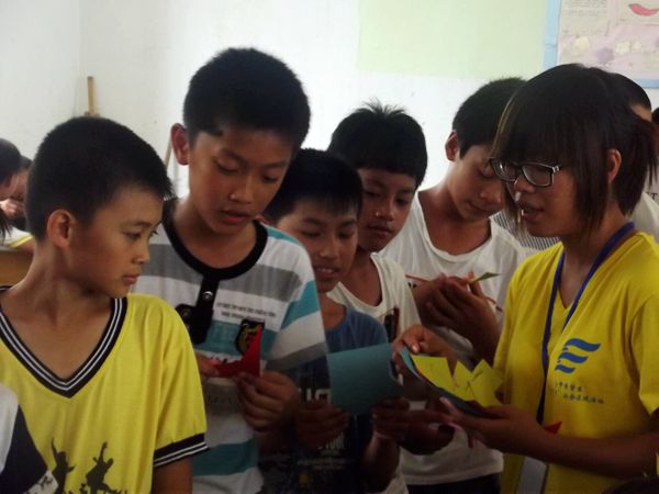 宣布小组成果