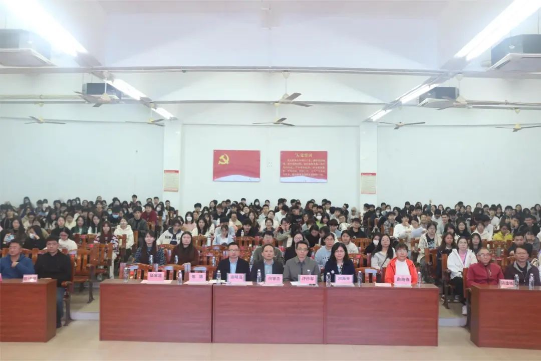 大合影.jpg 大合影.jpg