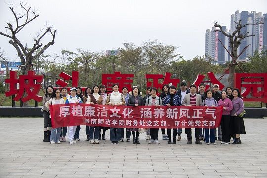 活动现场合影.jpg 活动现场合影.jpg