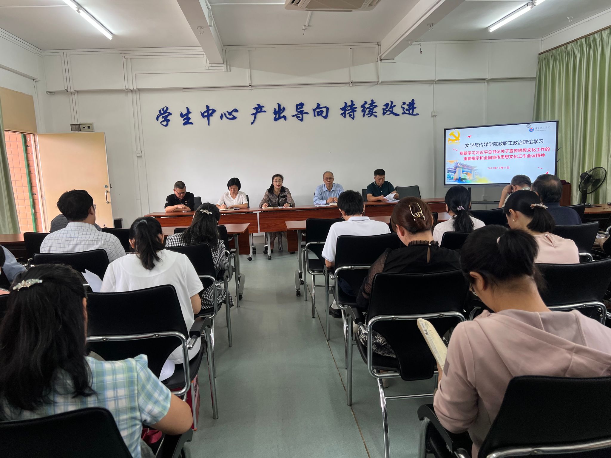 专题学习会现场.jpg 专题学习会现场.jpg