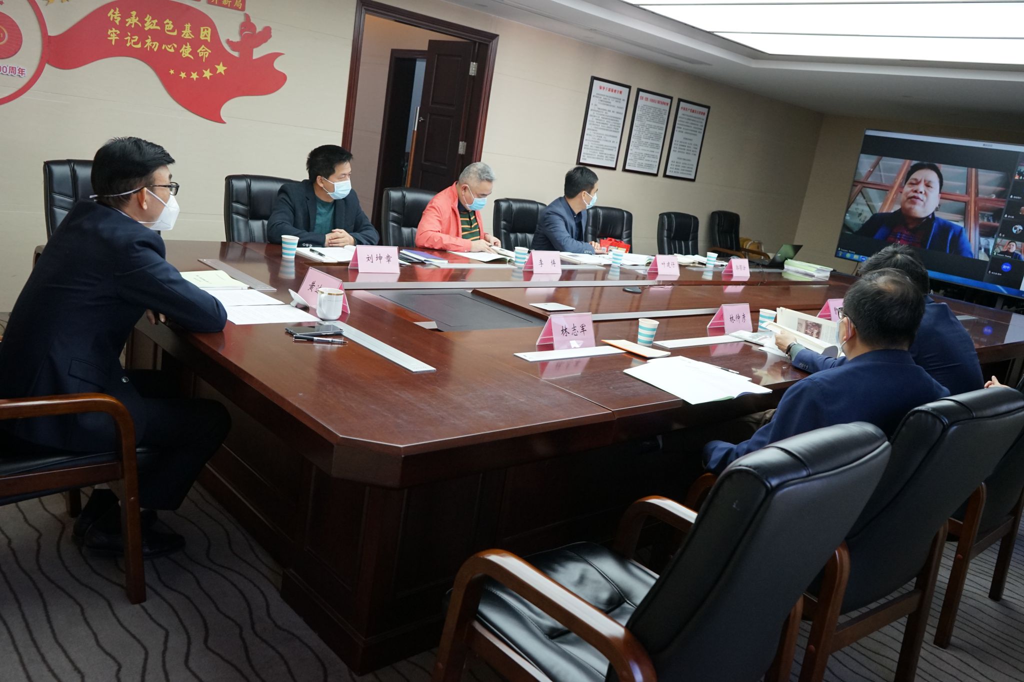 5.理事会听取黄越校友汇报惠州校友分会筹建情况.JPG