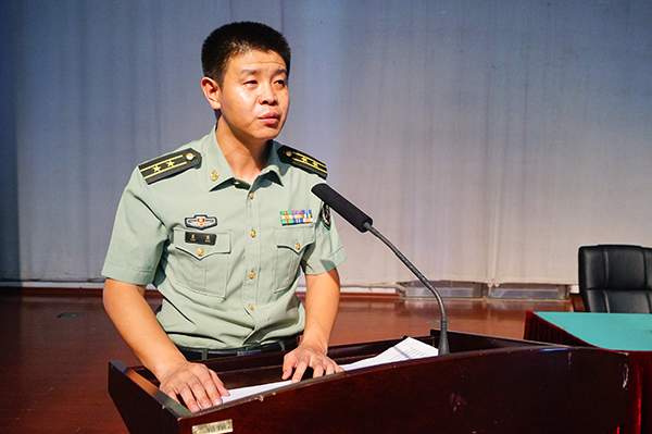代表团袁熊发言