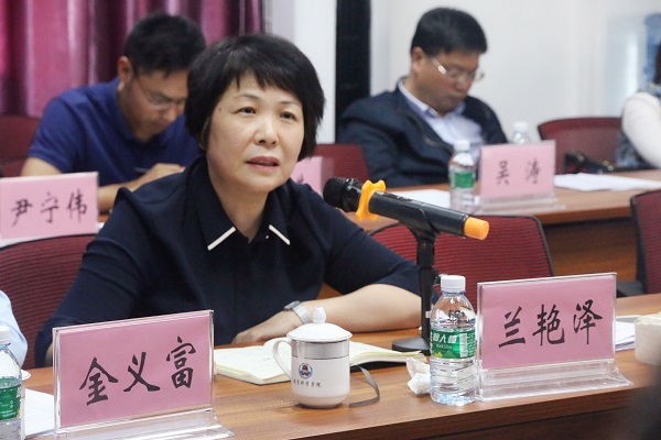 兰艳泽校长讲话(吴嘉怡摄)